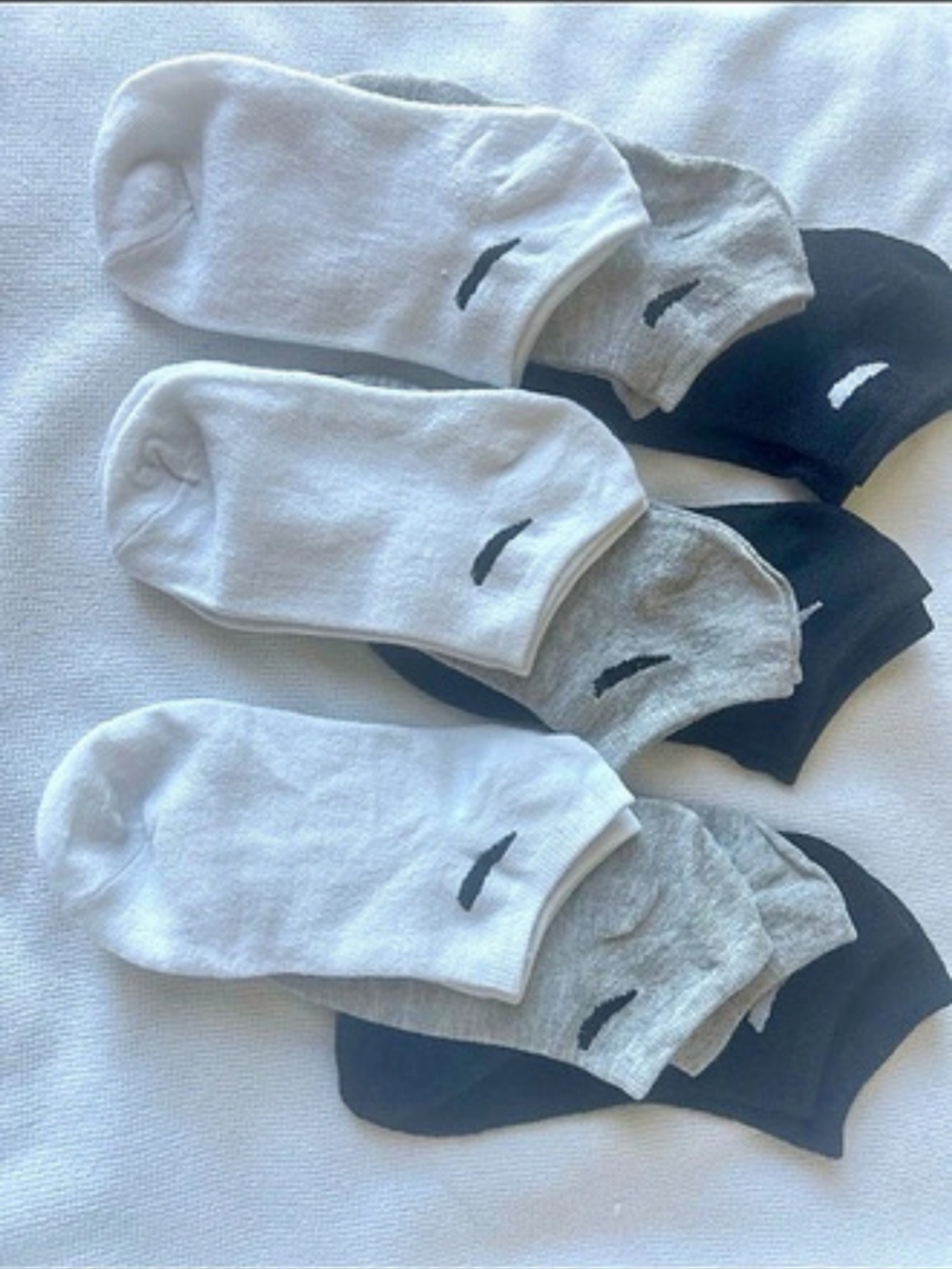 30 Pair Ankle Socks in White & Gray Like New - Picture 4 of 5